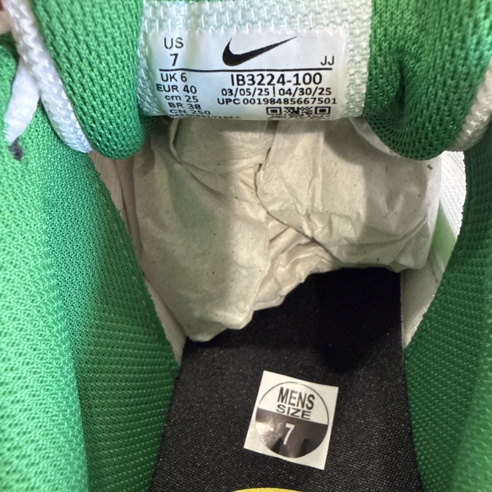 New Nike Air Max Verse Oregon Ducks New With Box Sz Men's 7/Women's 8.5 - Picture 14 of 17
